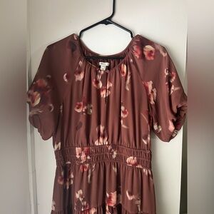 Beautiful RW&CO floral midi dress.